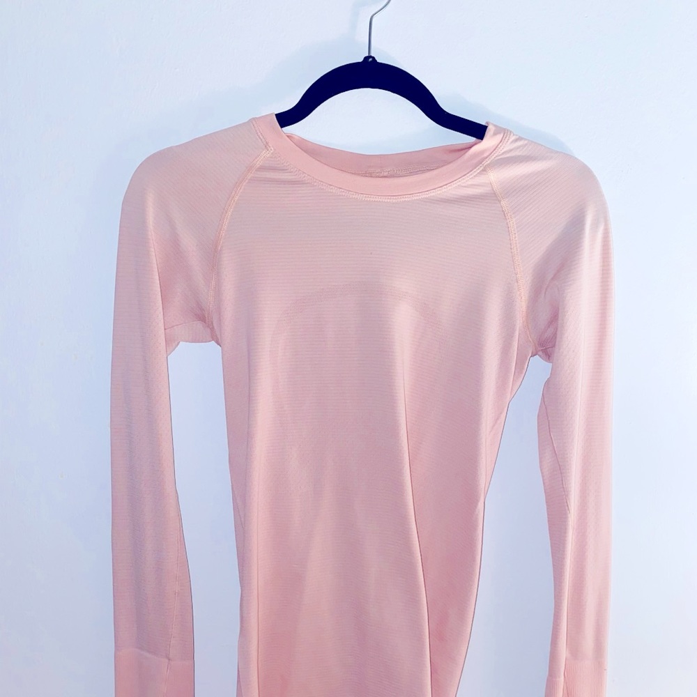 Lululemon swiftly tech long sleeve! Pink mist. Size 4